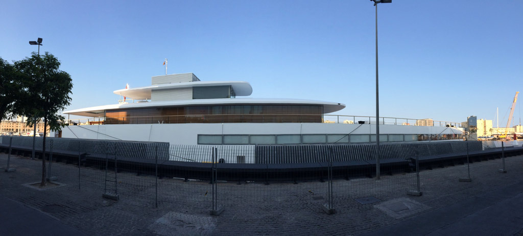 L'image du jour : le Yacht de Steve Jobs maintenant dans le port de Barcelone