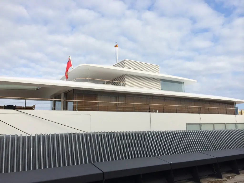 Pour les curieux, le yacht de Steve Jobs campe toujours à Barcelone (photos)