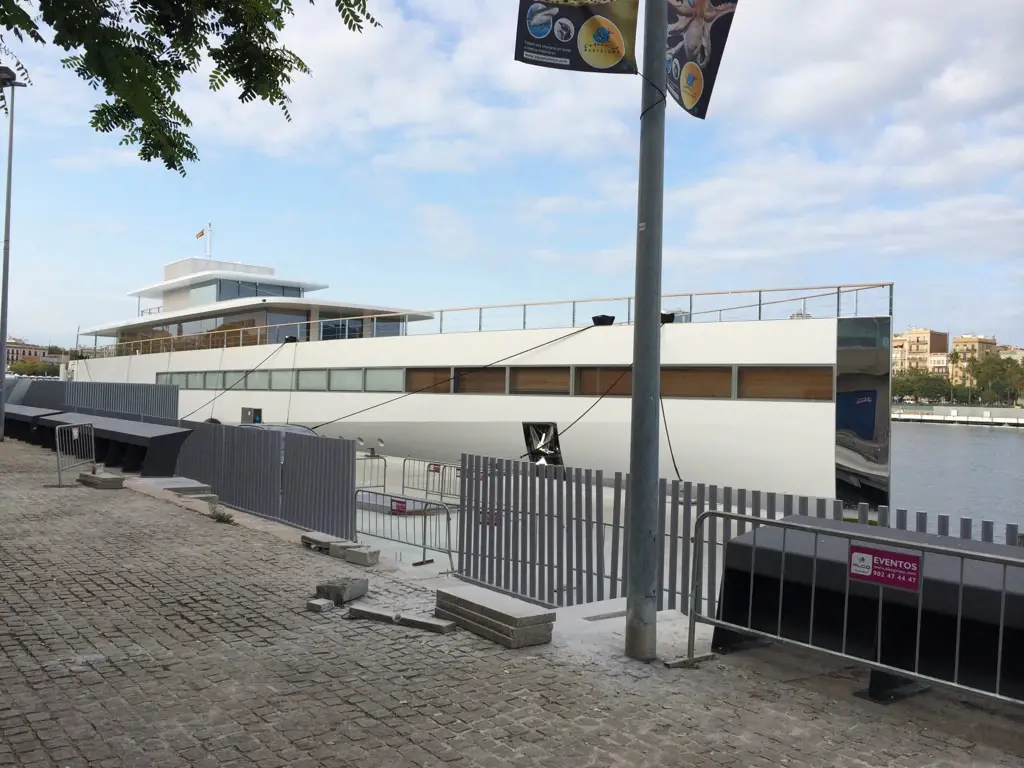 Pour les curieux, le yacht de Steve Jobs campe toujours à Barcelone (photos)