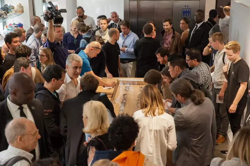 Tim Cook très fier de l'effervescence à Paris pour la première mondiale de l'Apple Watch