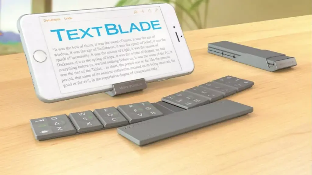 TextBlade, un clavier physique pour iPhone ultra compact constitué de seulement 8 touches