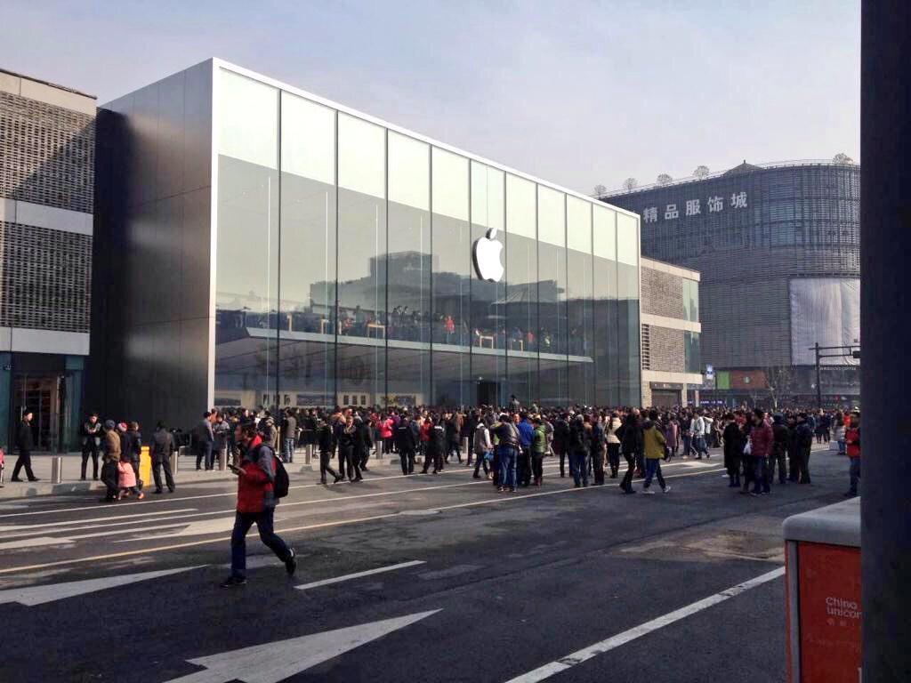 L'image du jour : Tim Cook tweete une photo de l'ouverture de l'Apple Store de Hangzhou