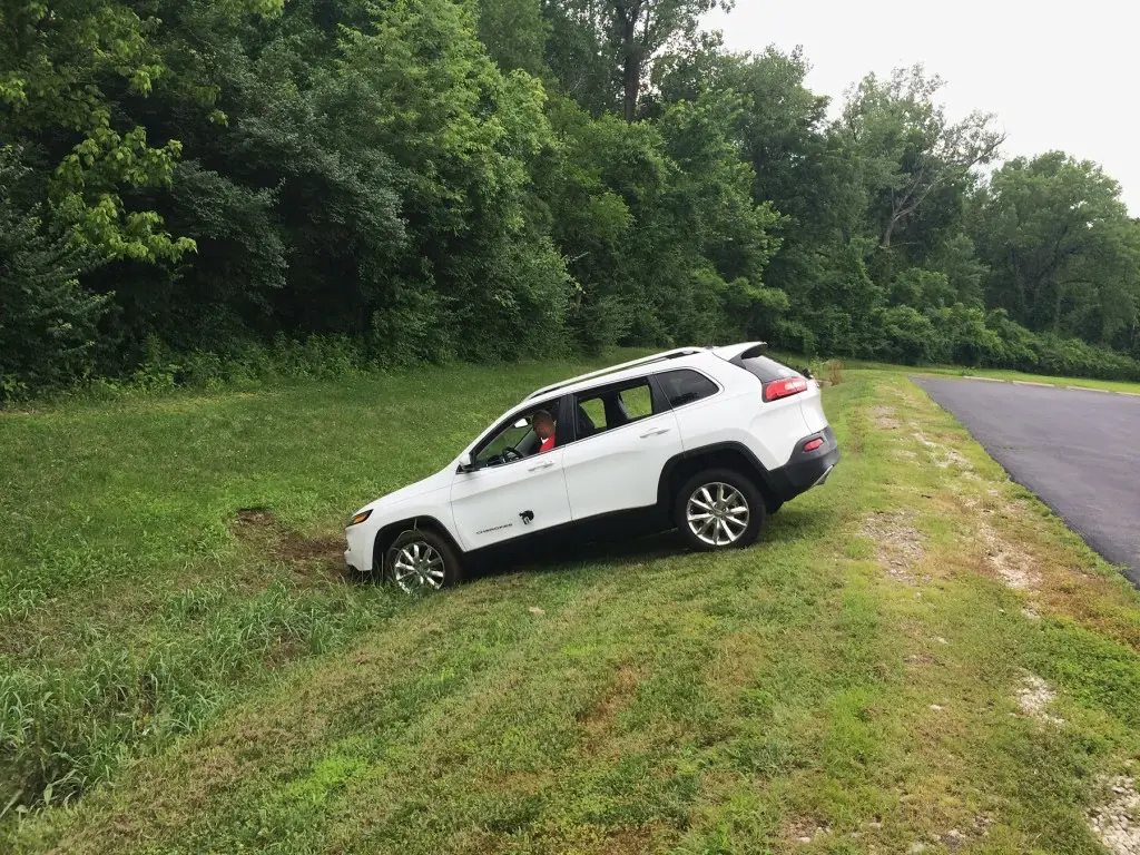 Il est possible de prendre le contrôle d'une Jeep à distance et de l'envoyer dans le décor