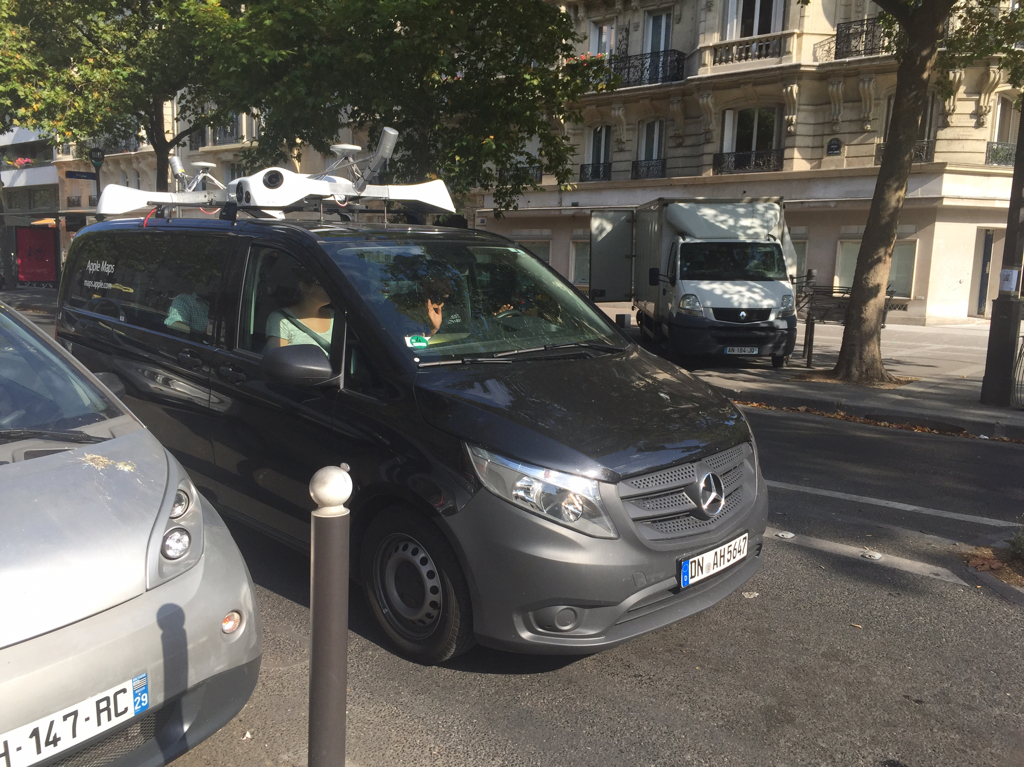 Les "Apple Car" continuent d'arpenter les rues parisiennes (photos)