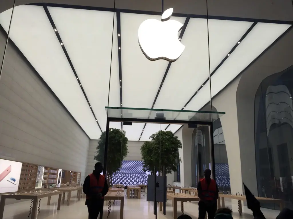 Belgique : du monde pour l'ouverture de l'Apple Store de Bruxelles ! (photos)