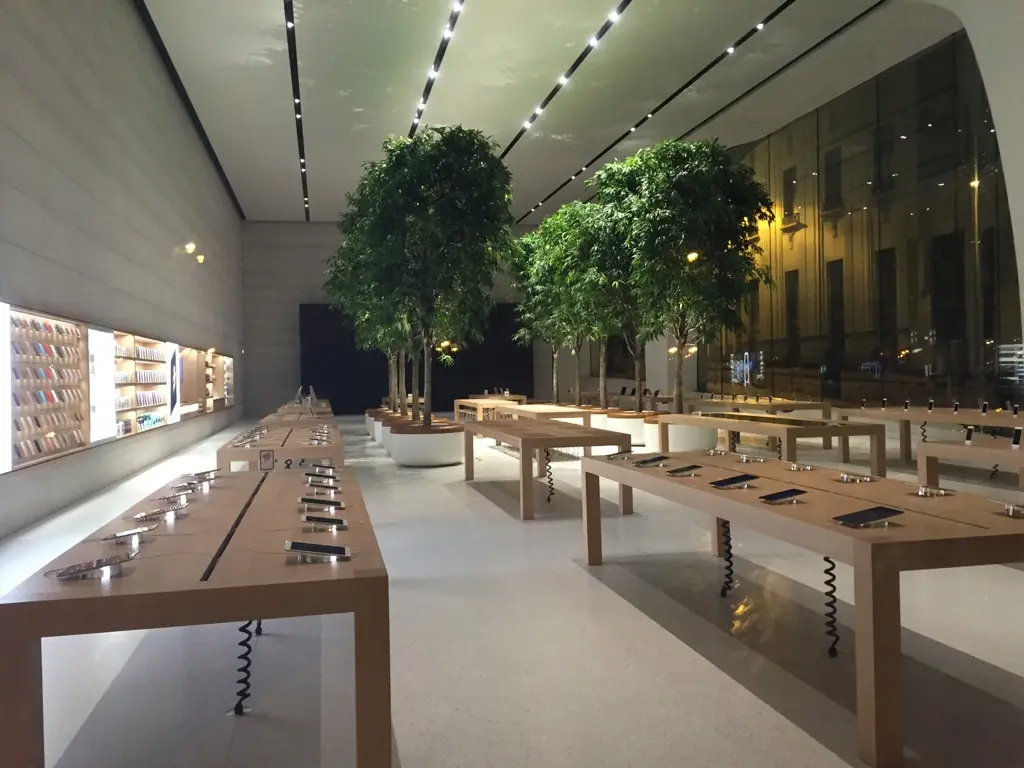 Belgique : du monde pour l'ouverture de l'Apple Store de Bruxelles ! (photos)