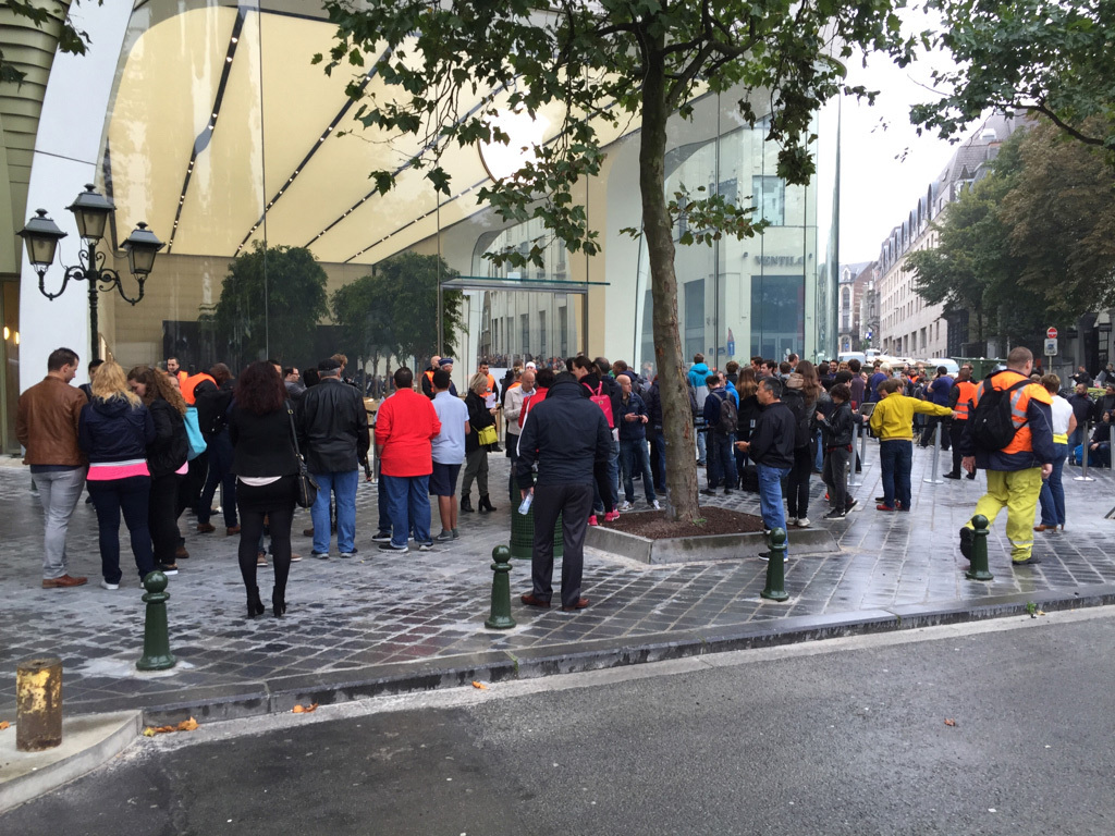 Apple Store de Bruxelles, suite : d'autres photos et un livret collector !