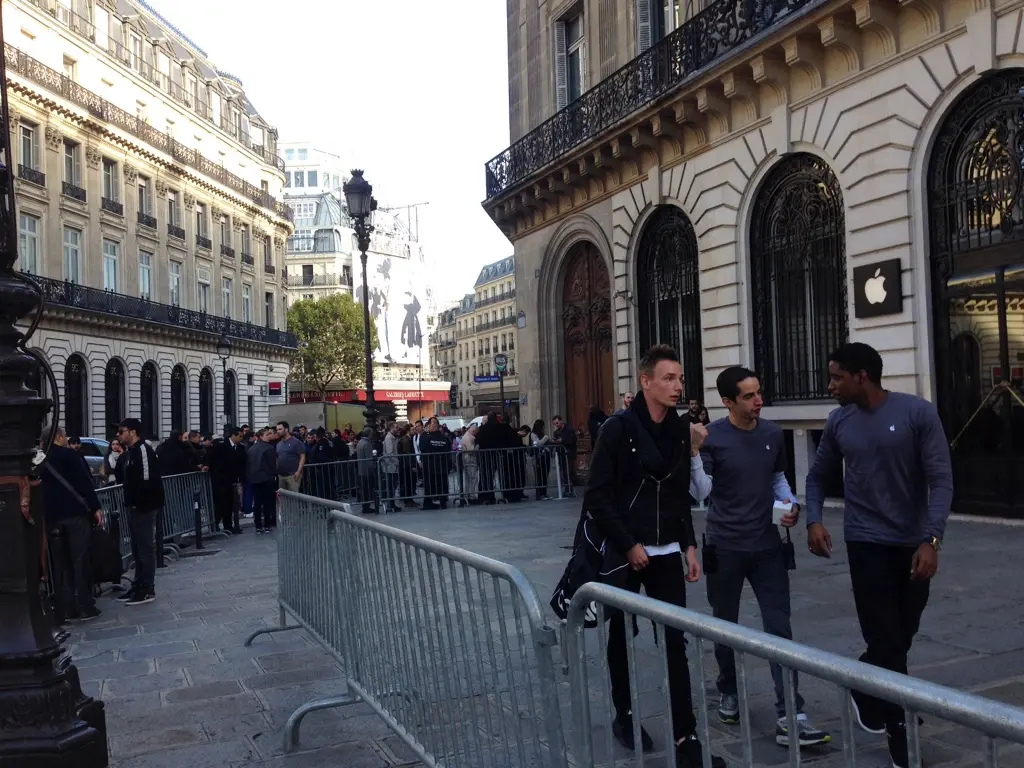 iPhone 6s : une matinée d'attente en France