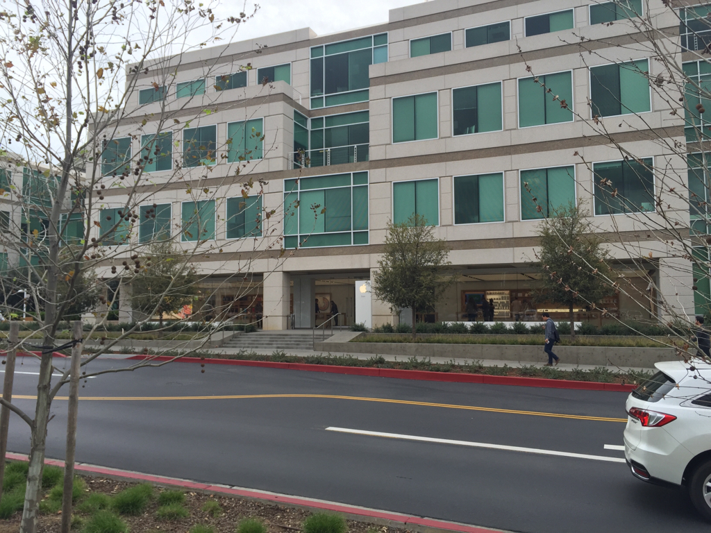 Vous rêvez de goodies Apple officiels ? Rendez-vous au Company Store de Cupertino (photos)