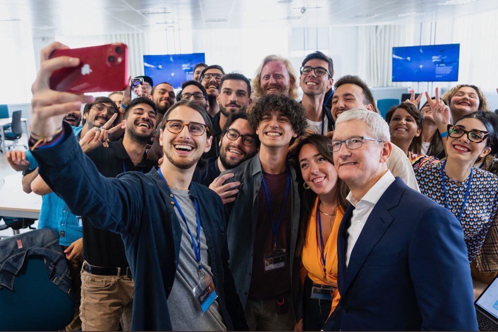 People : Jennifer Aniston, Reese Witherspoon, Kanye West, Tim Cook et Cliff Williams