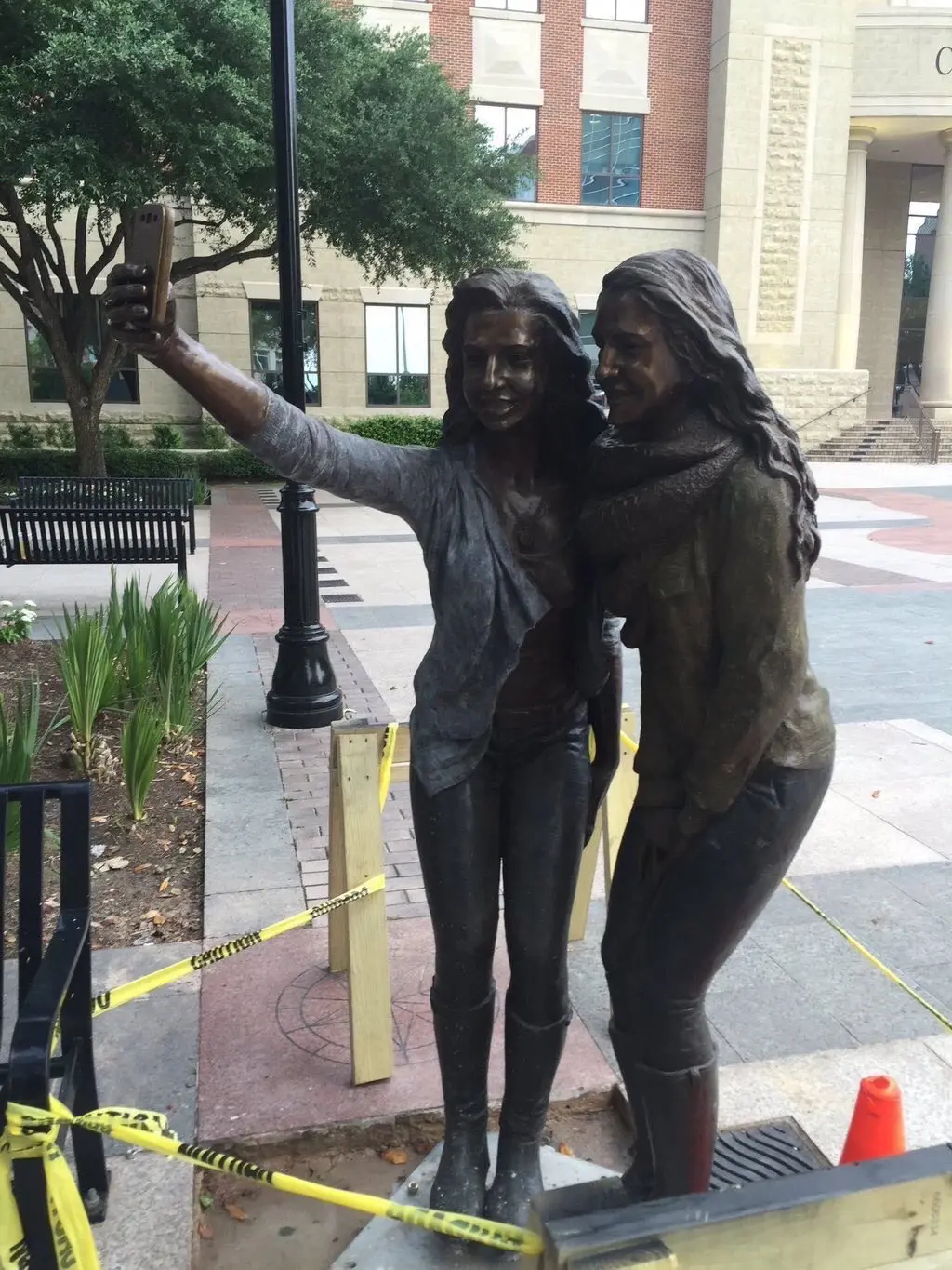 L'image du jour : une statue qui fait des selfies