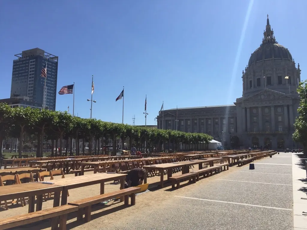 #WWDC16 : toutes les photos en direct de San Francisco (et une Tesla chez Steve Jobs)