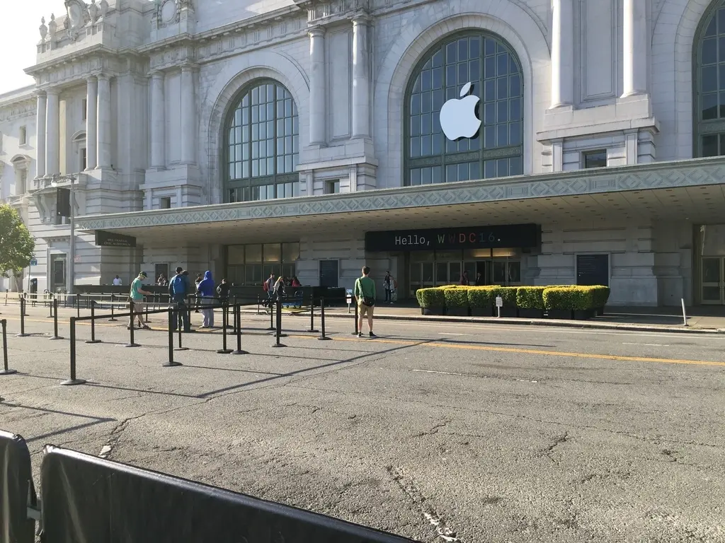 #WWDC2016 : voici le badge, le sweat-shirt et plein d'autres photos en direct !