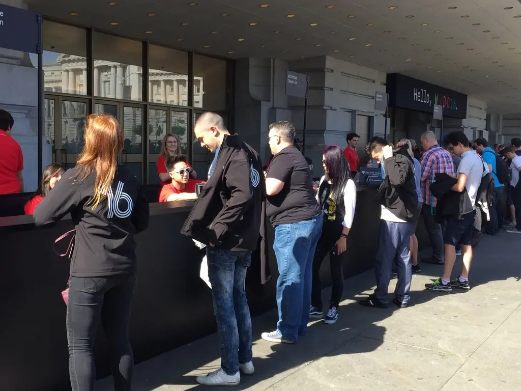 #WWDC2016 : voici le badge, le sweat-shirt et plein d'autres photos en direct !