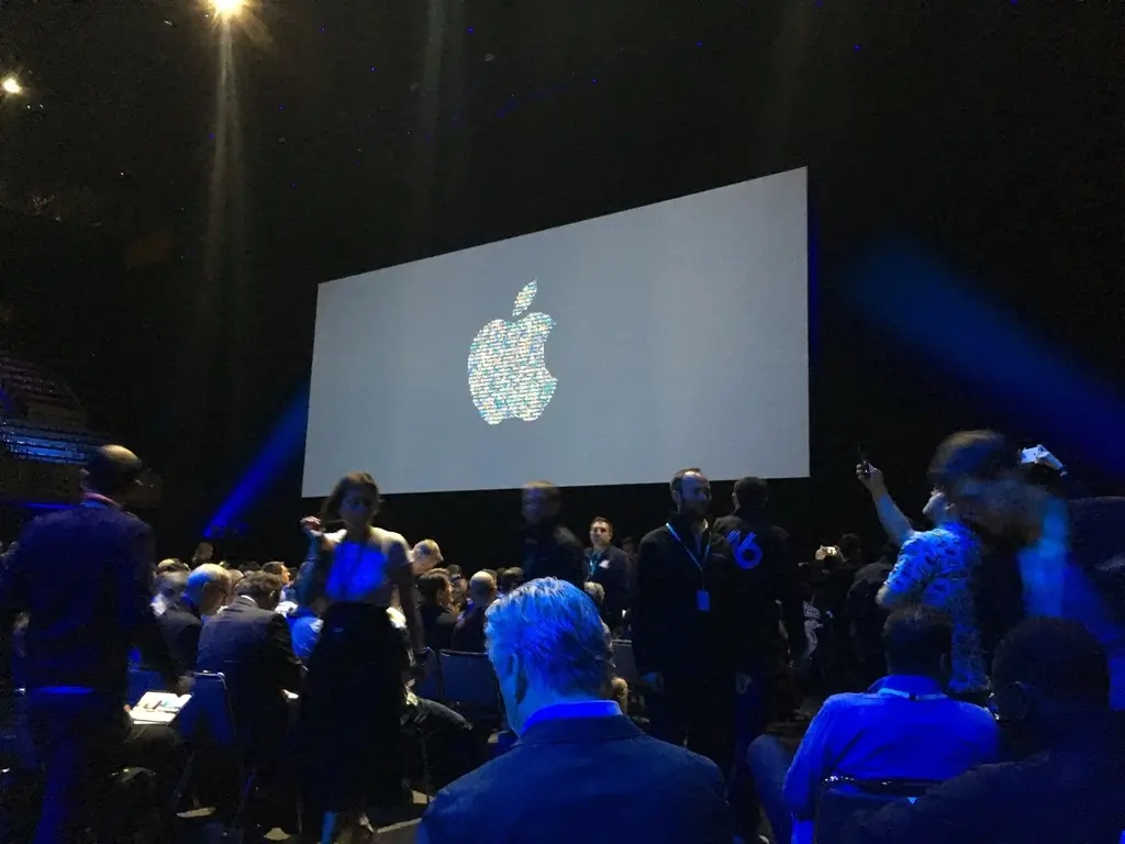 #WWDC2016 : la presse s'installe dans la salle (photos), les développeurs invités à entrer