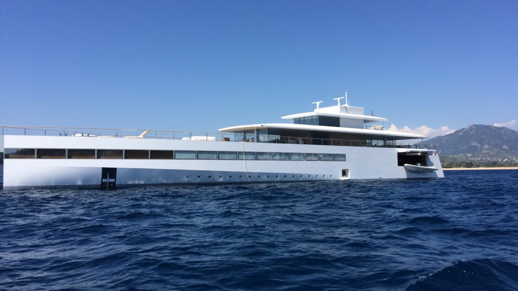 L'image du jour : le yacht de Steve Jobs en balade en Corse (MAJ : avec de belles photos)