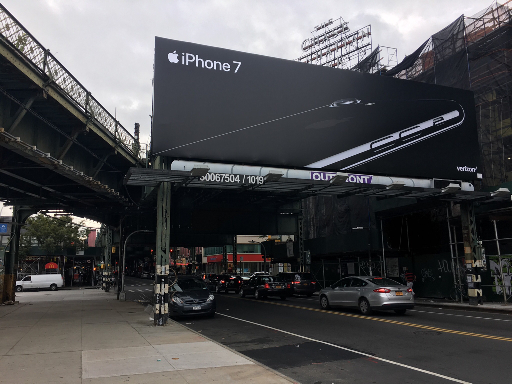 L'iPhone 7 "Noir de jais" s'affiche aussi à New York et à San Francisco (photos)