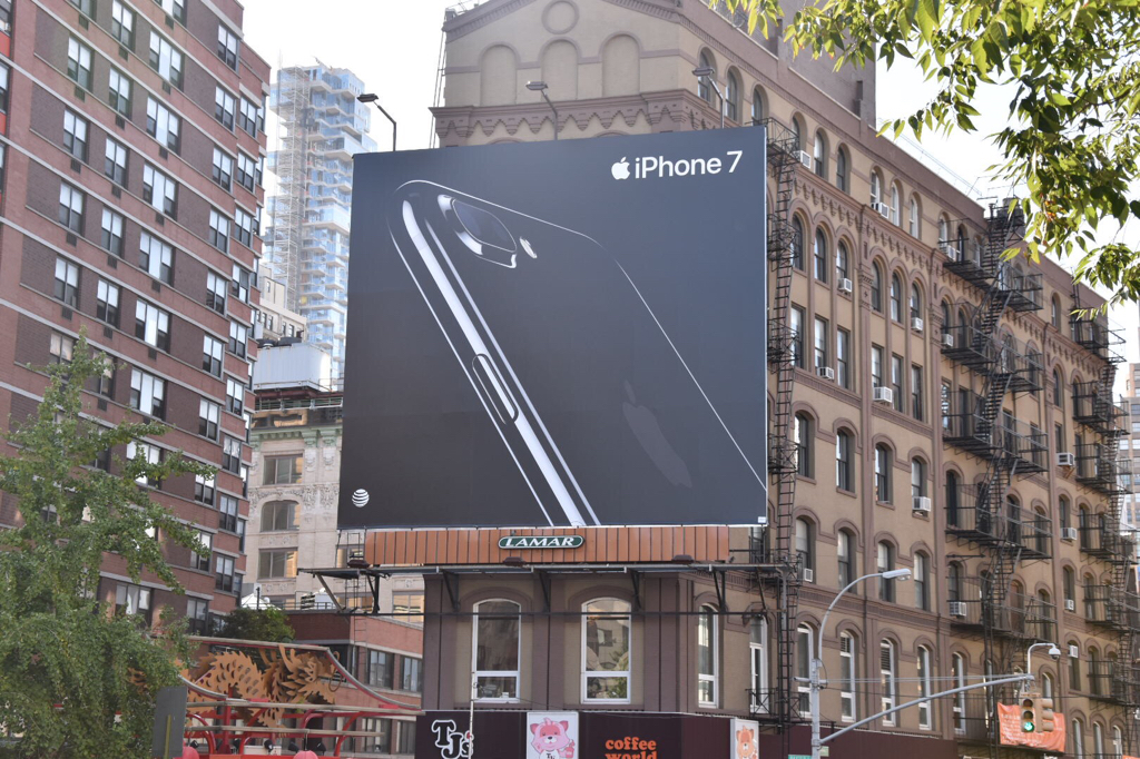 L'iPhone 7 "Noir de jais" s'affiche aussi à New York et à San Francisco (photos)