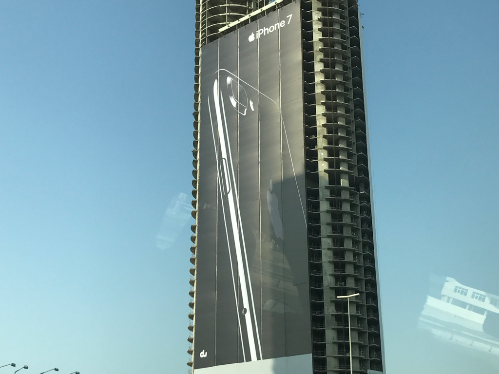 L'iPhone 7 Plus s'affiche en grand à Dubaï (photos)