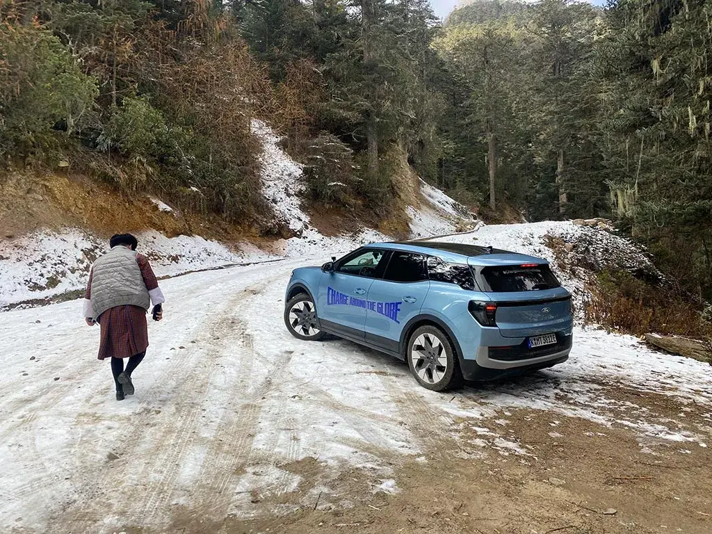 5 questions à Lexie Limitless, première femme à réaliser un tour du monde en voiture électrique !