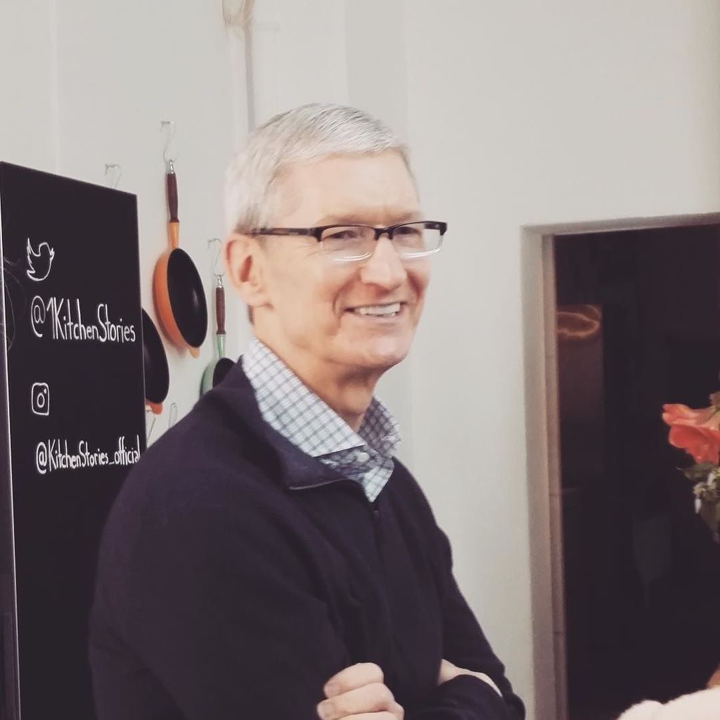 L'image du soir : Tim Cook fait sauter les crêpes en Allemagne ! (au sens propre)