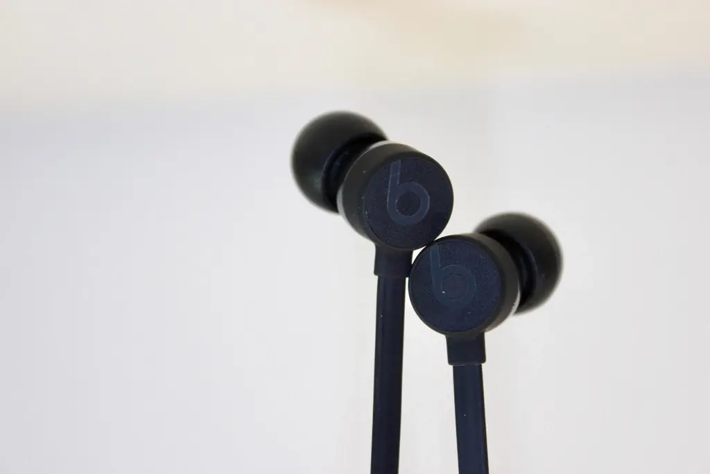 Test des BeatsX face aux AirPods : le match !