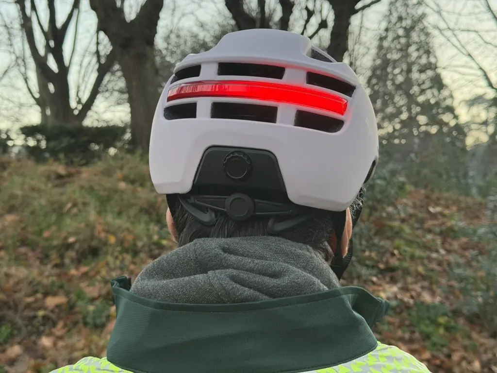 Prise en main du Tenways EH20&nbsp;: le casque v&eacute;lo connect&eacute; qui remplace vos AirPods et vos clignotants