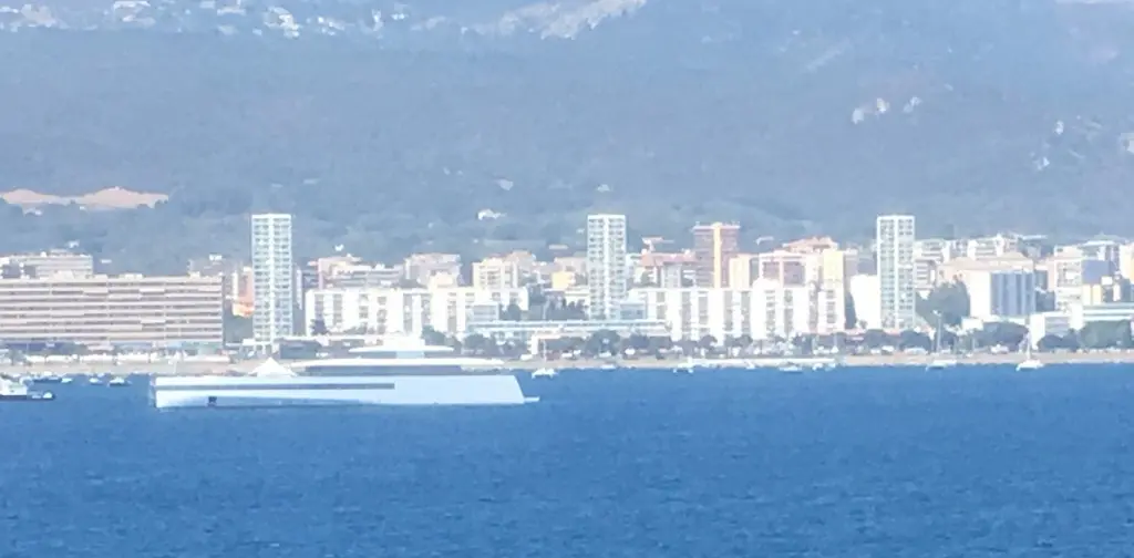 Le "yacht de Steve Jobs" visible dans le port d'Ajaccio (photos) - MAJ