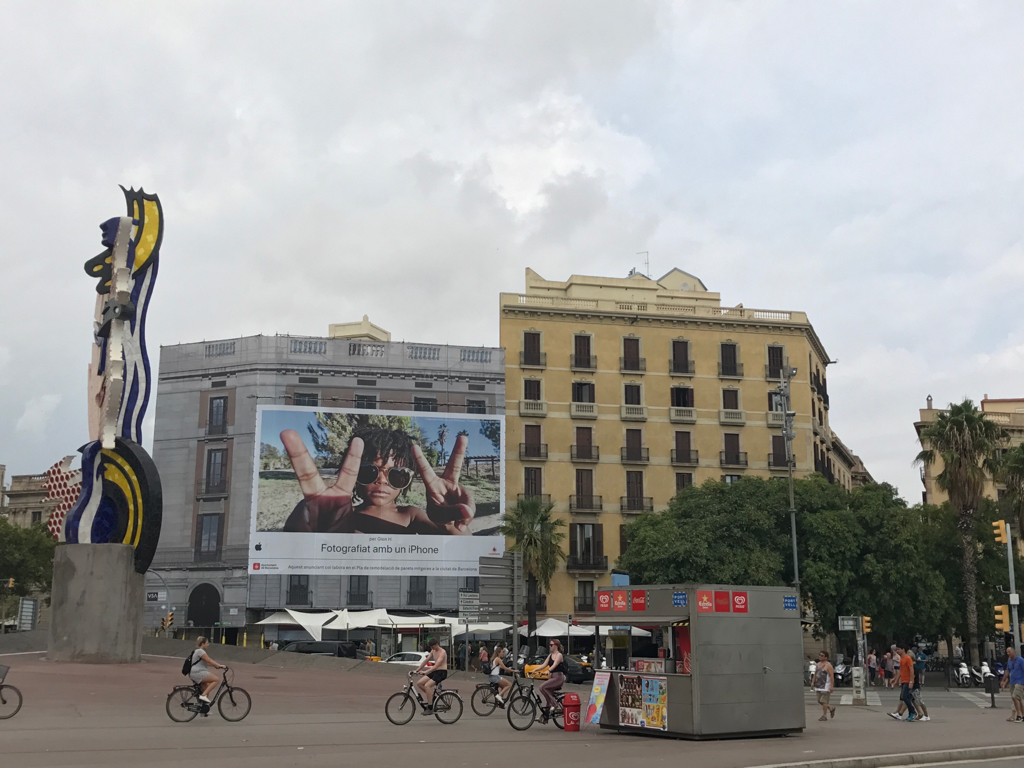 L'image du jour : une photo shootée à l'iPhone pour cacher les travaux du Port Vell (Barcelone)