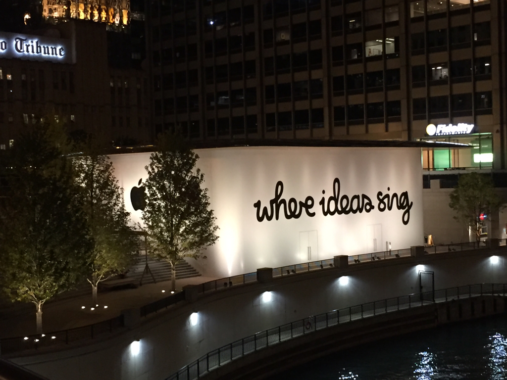 Derniers préparatifs avant l'ouverture de l'Apple Store de Chicago (photos)