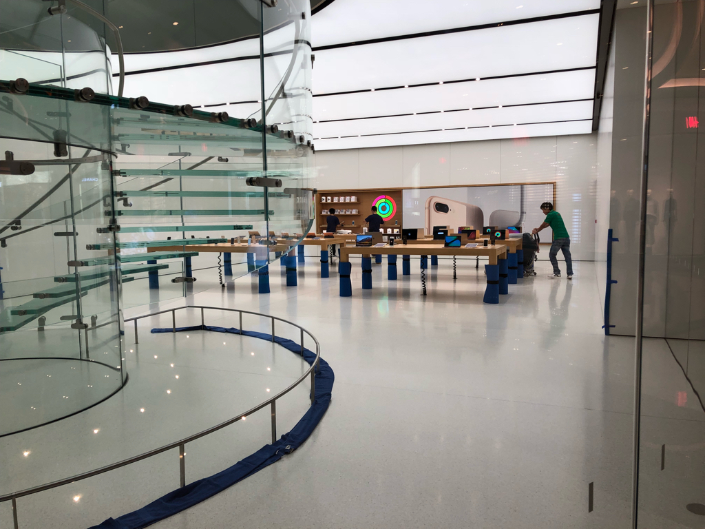 Dans les Apple Store, on ne plaisante pas avec la protection du mobilier (photos)