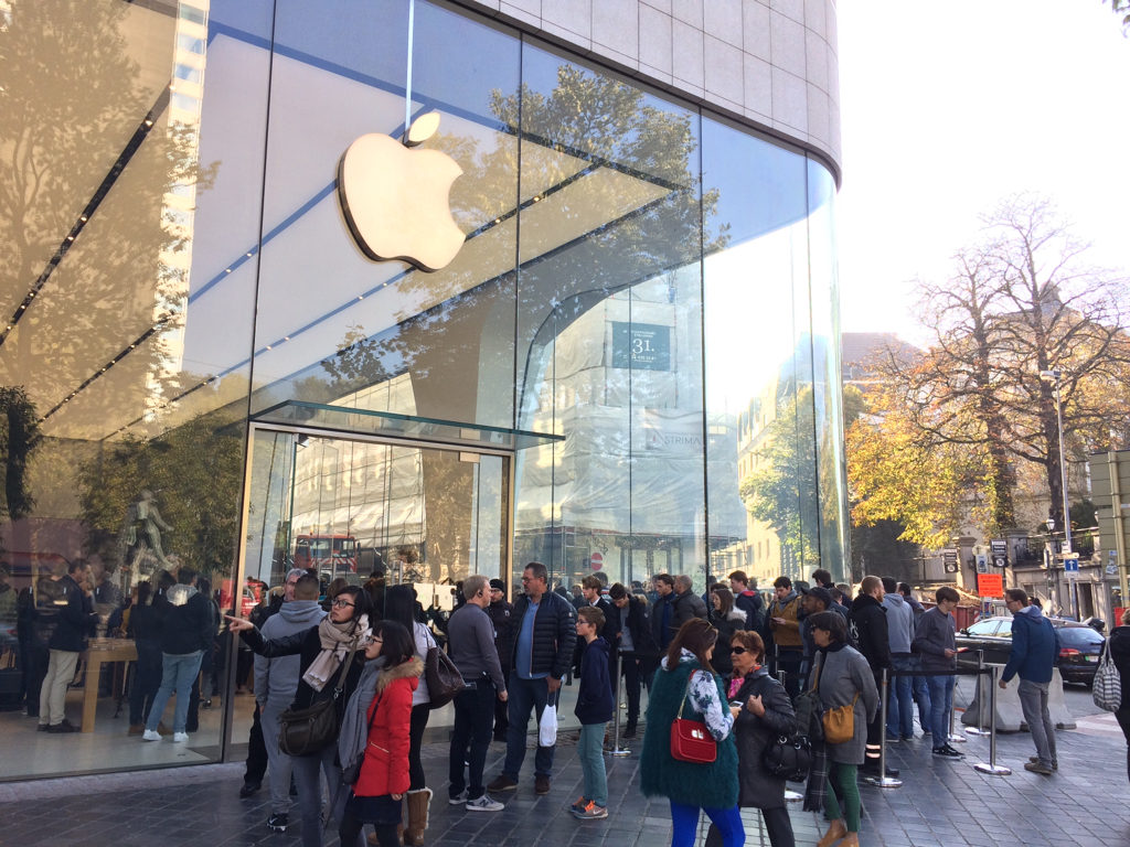 iPhone X : tour du monde des files d'attente devant les Apple Store