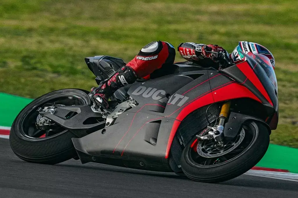 La première moto électrique de Ducati est pensée pour les courses de MotoE (150 ch/225 kg)