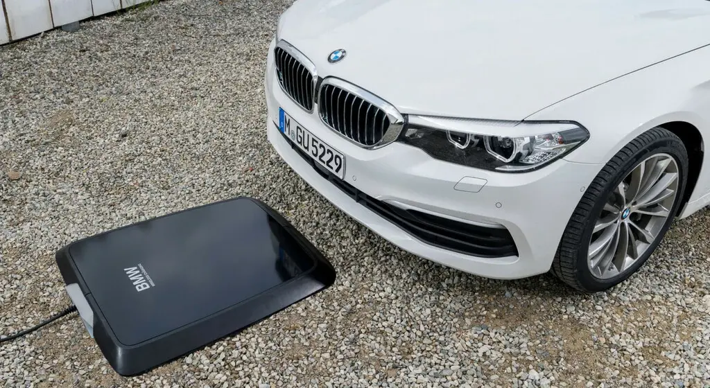 La charge sans-fil en test grandeur nature chez Volvo ! (Comme du MagSafe !)