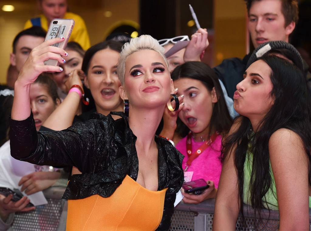 People : Twin Peaks, James Corden, John Stamos, Katy Perry et Emily Ratajkowski