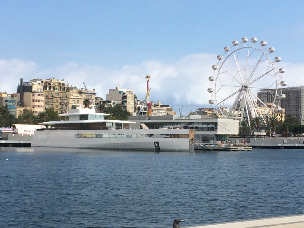 L'image du soir : le yacht de Steve Jobs actuellement visible à Barcelone