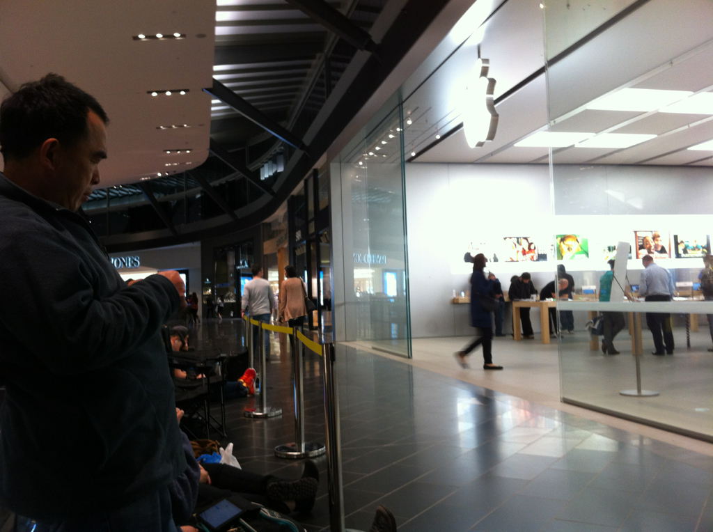 L'image du jour : faire la queue à Melbourne pour avoir l'iPhone 5S en exclu