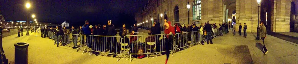 Au Louvre aussi, on fait déjà la queue !