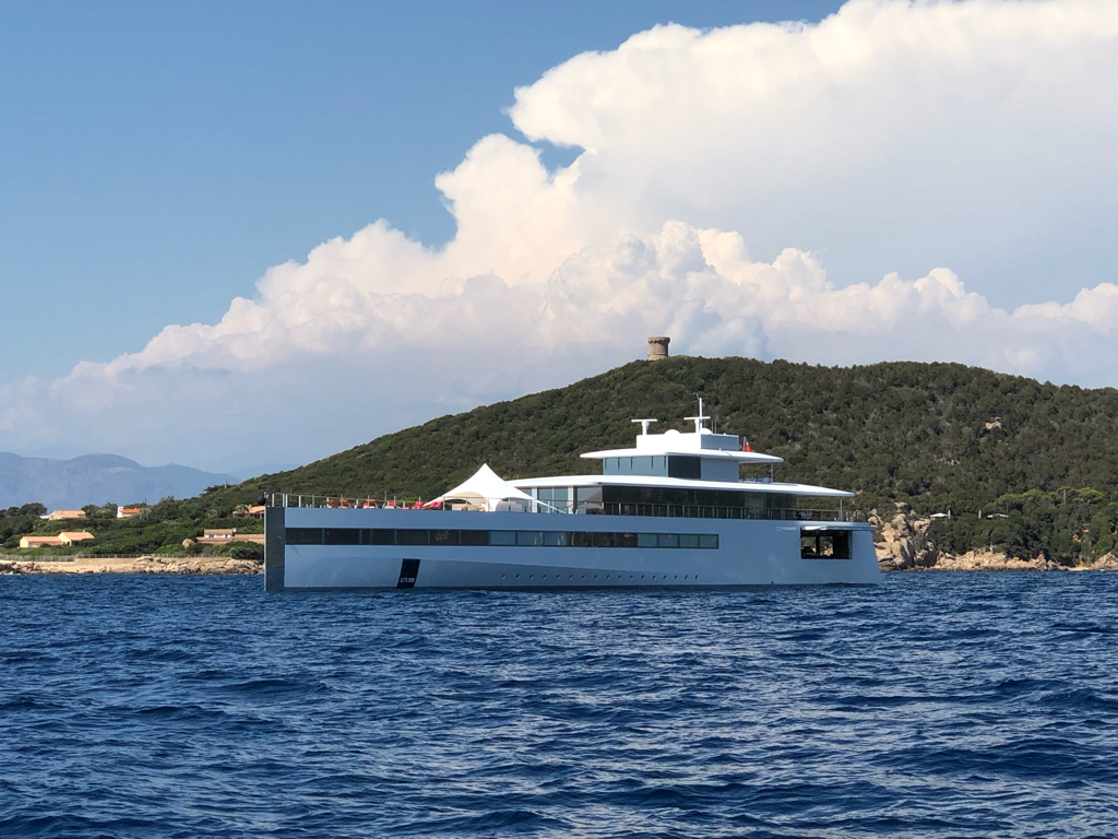 L'image du jour : le yacht de Steve Jobs est visible en Corse ! (photos)