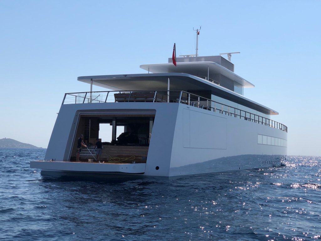 L'image du jour : le yacht de Steve Jobs est visible en Corse ! (photos)