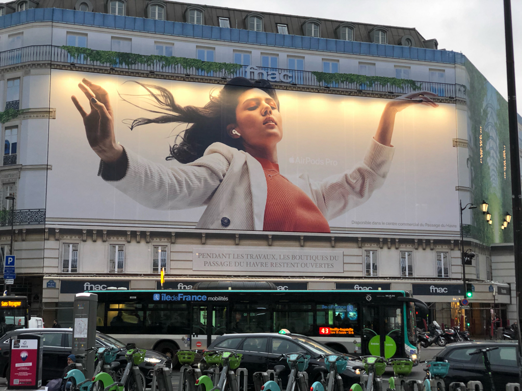 Images du jour : les AirPods Pro envahissent les rues (et les poches des utilisateurs)