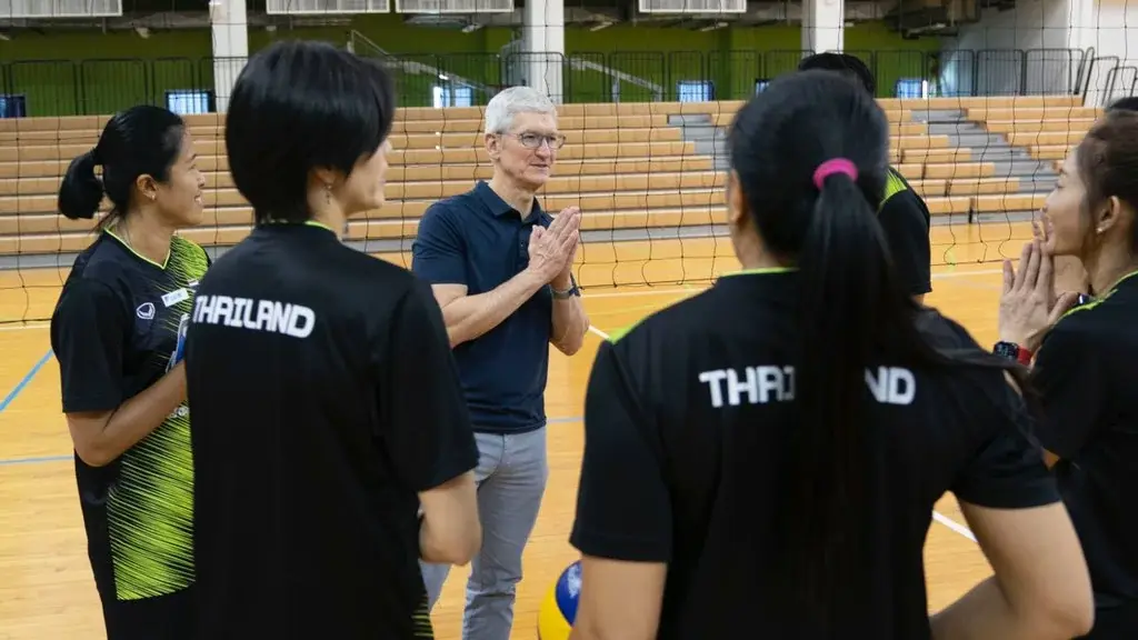 Tim Cook poursuit son périple en Thaïlande (et refait le même programme)