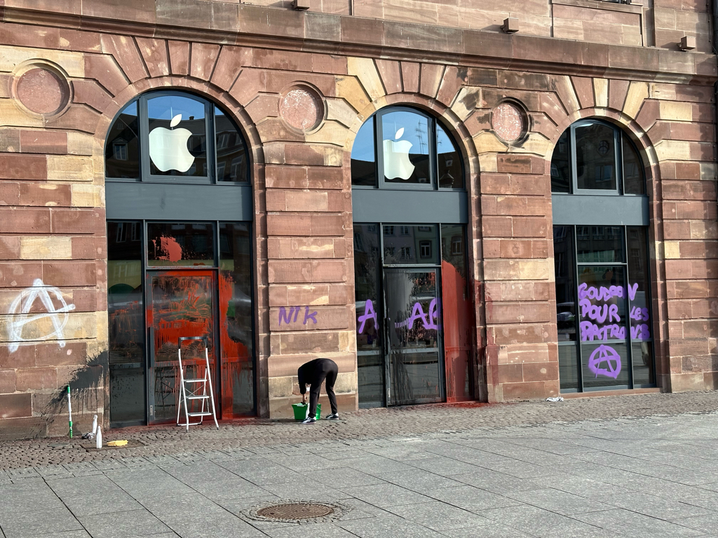 L’Apple Store de Strasbourg s’est fait taguer dans la nuit !