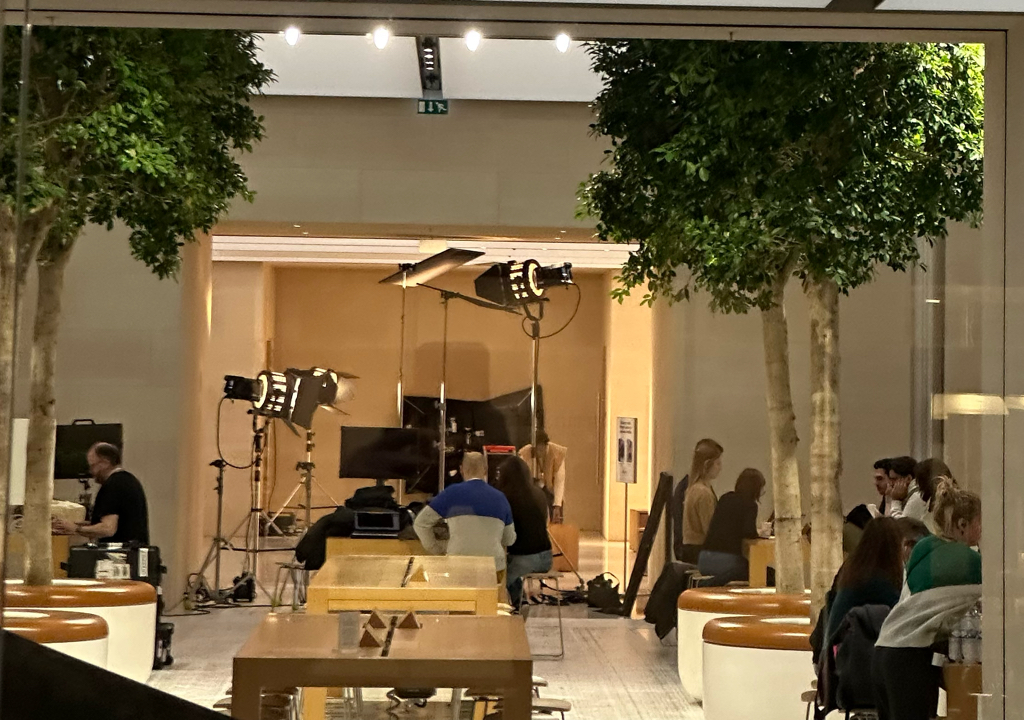 Quel est ce mystérieux tournage dans l'Apple Store Saint Germain ?