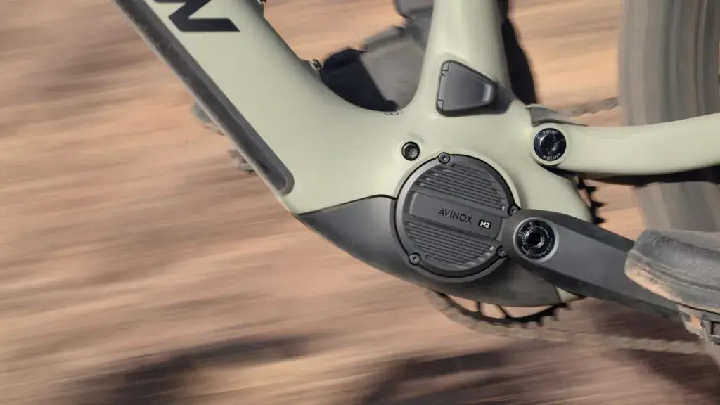 Amflow PR et PX Carbon propuls&eacute;s par les moteurs Avinox M2 avec de la techno de drone dedans