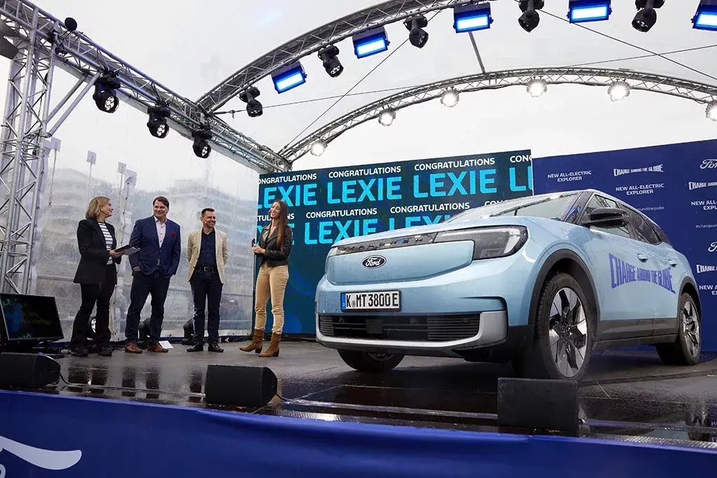 5 questions à Lexie Limitless, première femme à réaliser un tour du monde en voiture électrique !