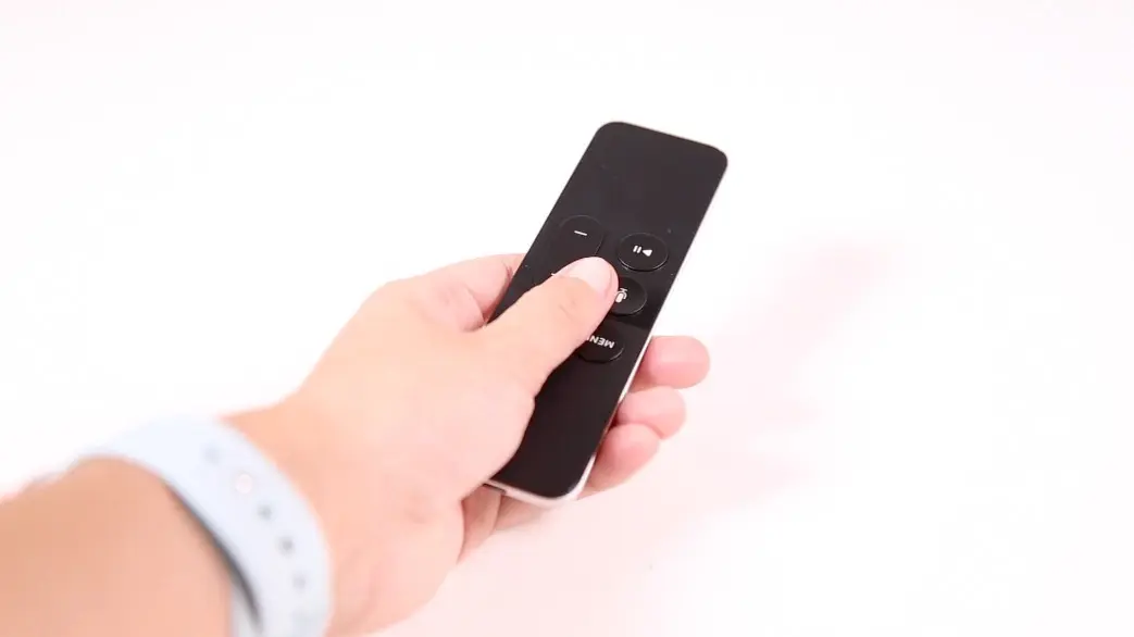 Prise en main vidéo de l'Apple TV 4 : test de la Siri Remote et visite de l'App Store