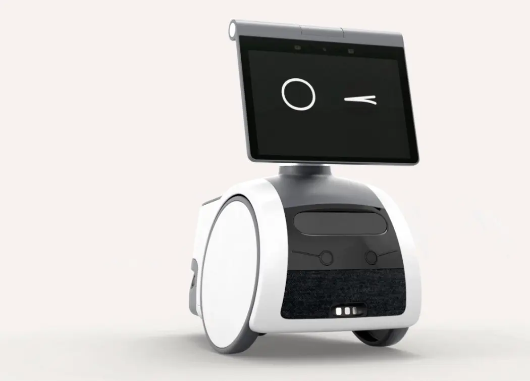 Pluie de nouveautés chez Amazon : un robot Astro, Echo Show 15, bracelet d'activité