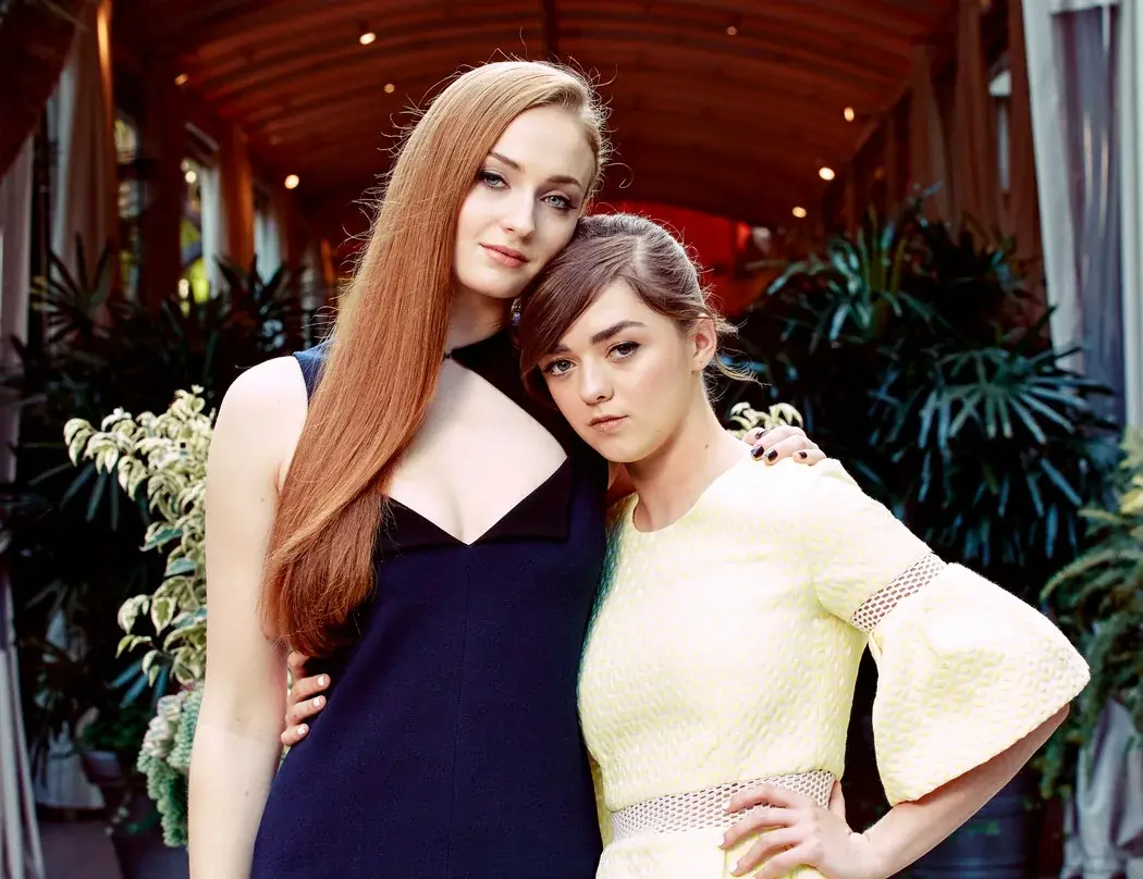 Sophie Turner et Maisie Williams (Game of Thrones) rejoignent Carpool Karaoke