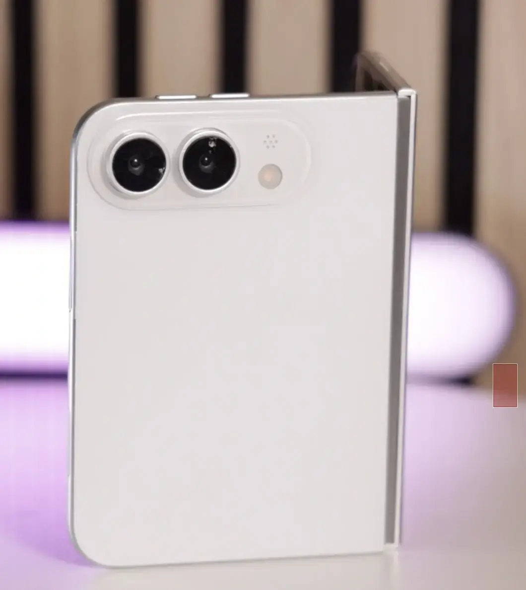 iPhone Fold&nbsp;: seulement 2 couleurs, MagSafe (ou pas) et des coques quasi-indispensables&nbsp;?